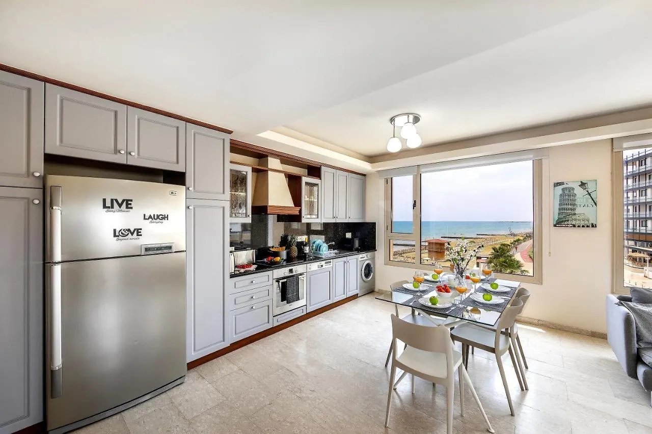 Mackenzie Beachfront Eftyhia Suite 라르나카 키프로스