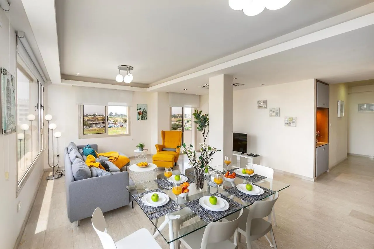 Mackenzie Beachfront Eftyhia Suite 拉纳卡