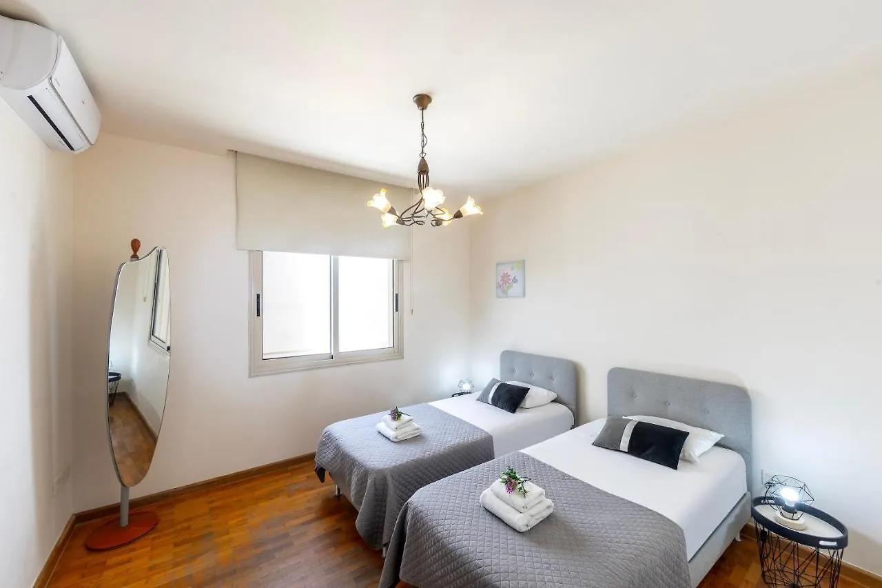 Mackenzie Beachfront Eftyhia Suite 라르나카 키프로스