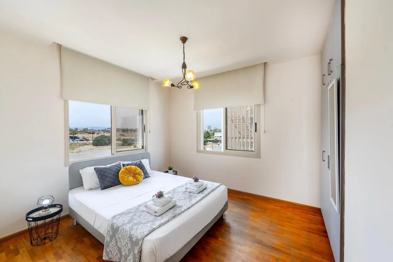 Mackenzie Beachfront Eftyhia Suite 라르나카 키프로스