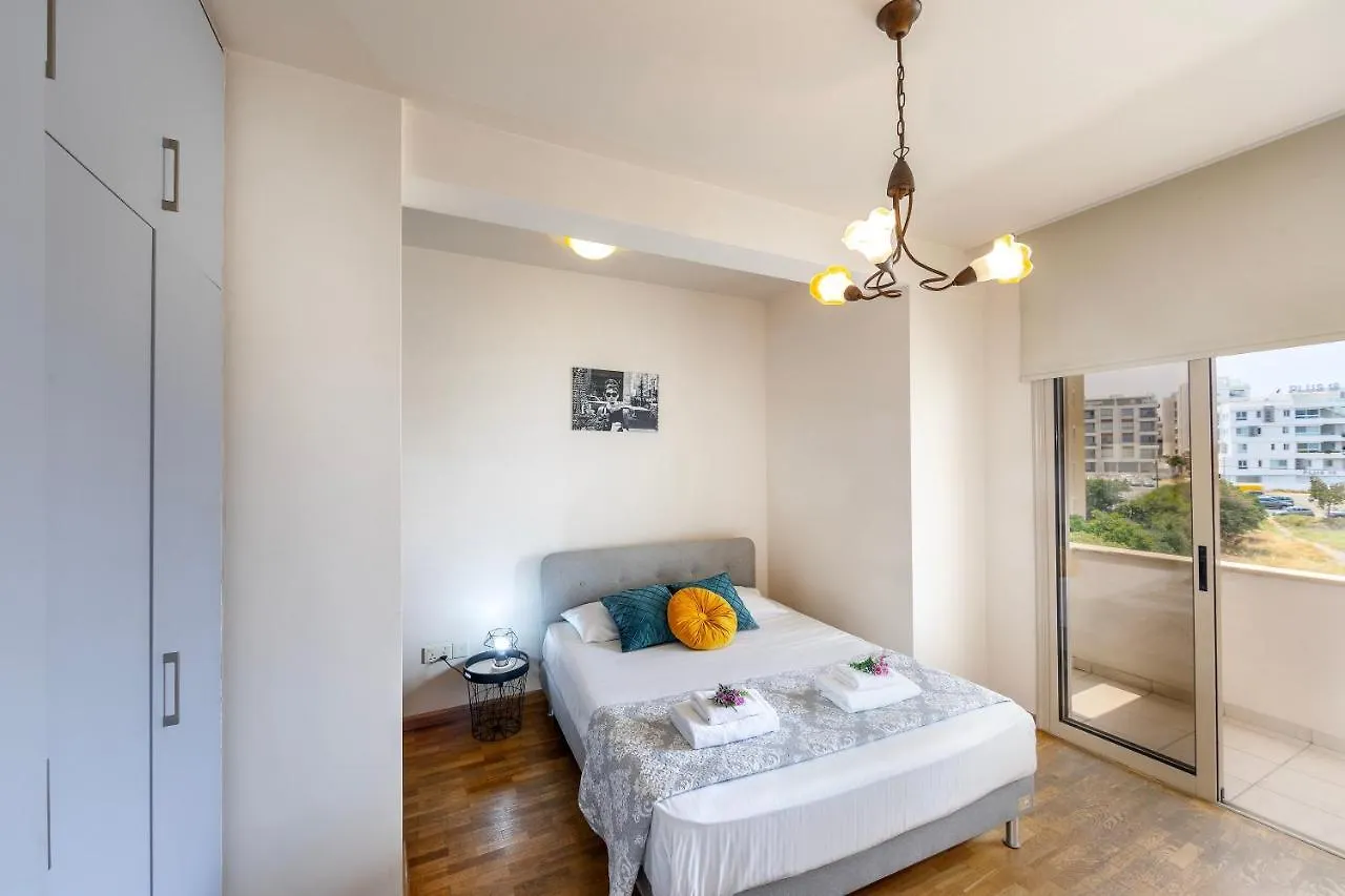 Mackenzie Beachfront Eftyhia Suite 라르나카 0*,  키프로스